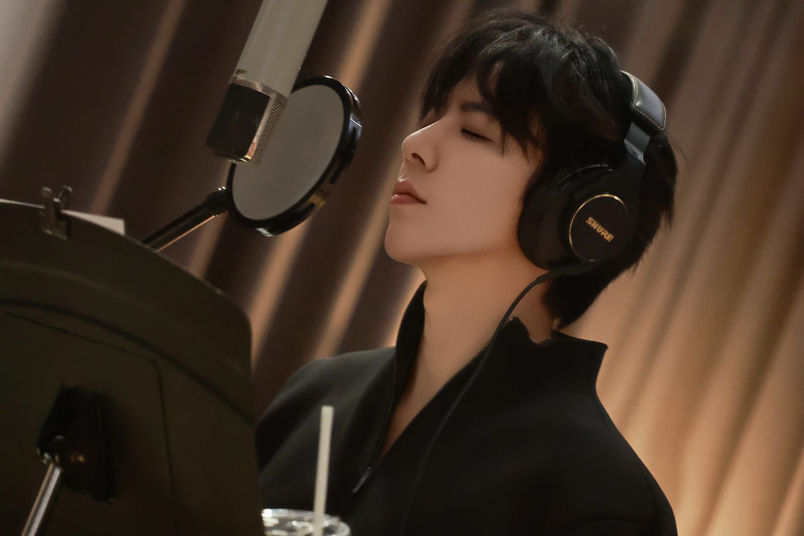 Liu Yuning in a recording studio